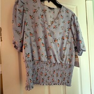 Beautiful short, sleeved top with the elastic around the sleeves and bottom